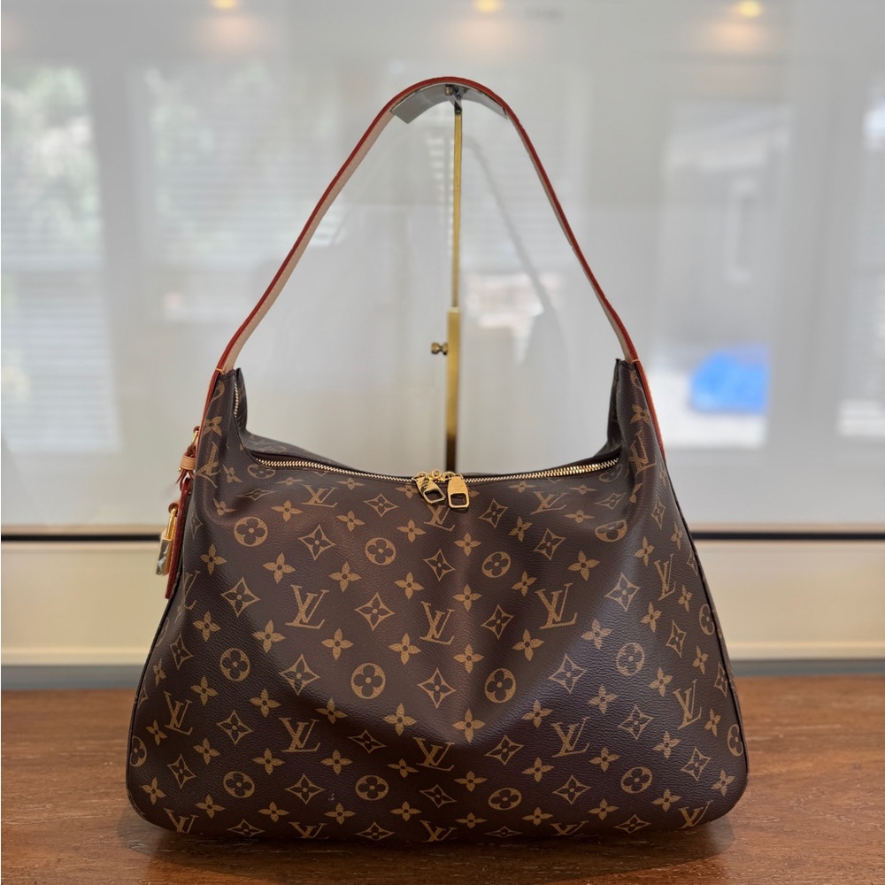 Louis Vuitton slouchy MM Monogram Hobo Bag in Brown
